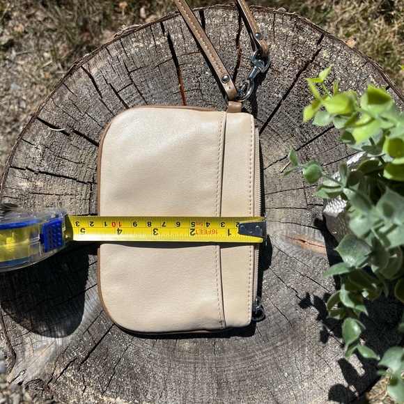 Poppy Wristlet - Picture 6 of 8